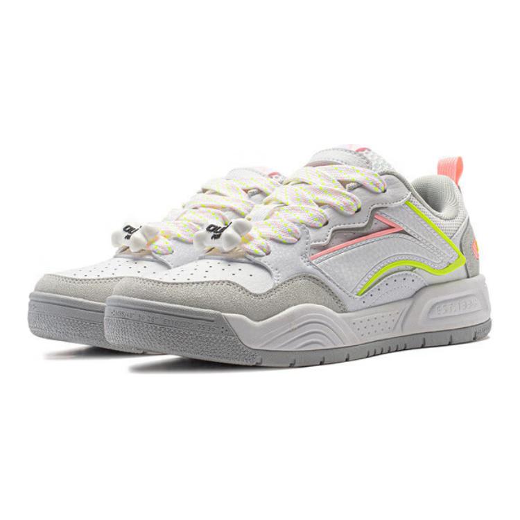 Li Ning Kids Удобные универсальные нескользящие дышащие низкие повседневные туфли Детские кроссовки Белые Серые YKCU012-2