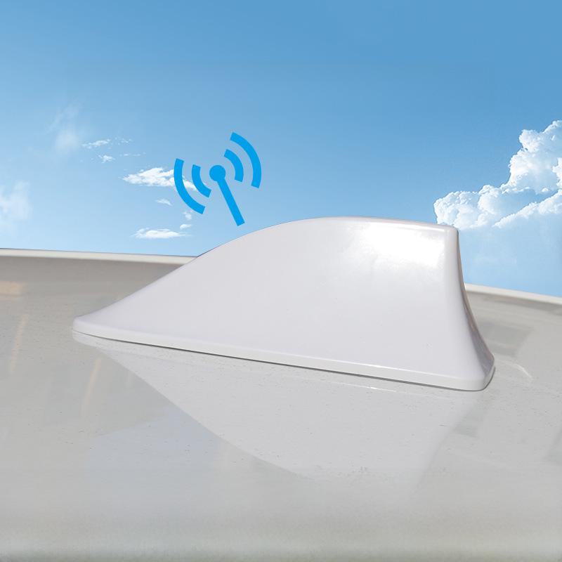 Декоративная антенна на крышу автомобиля в виде акульего плавника с усилителем радиосигнала, антенна на хвосте крыла.