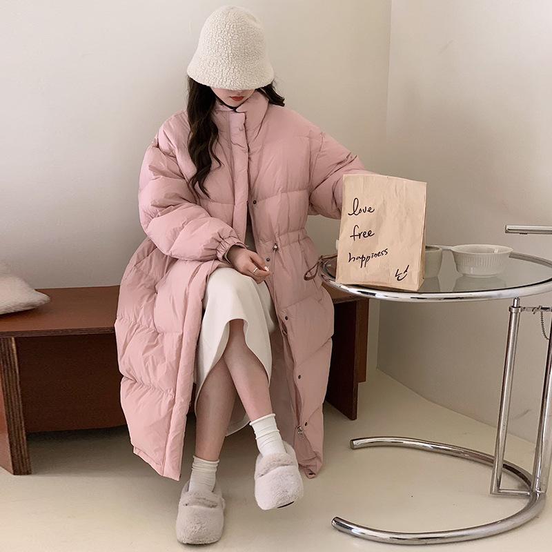 Женская зимняя куртка-пуховик длиной до колена 2024 года с утолщенной талией и завязками на талии