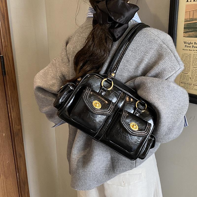 Вместительная сумка под мышкой женская 2025 осень и зима новая нишевая высококлассная простая ретро сумка на плечо сумка-подушка