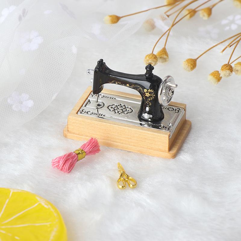 1/12 Dollhouse Miniature Sewing Machine With Scissors Thread Cloth