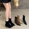 Европейские и американские милые и пикантные простые повседневные короткие ботинки женские 2025 осень и зима новые замшевые остроносые на шпильке модные ботинки с задней молнией