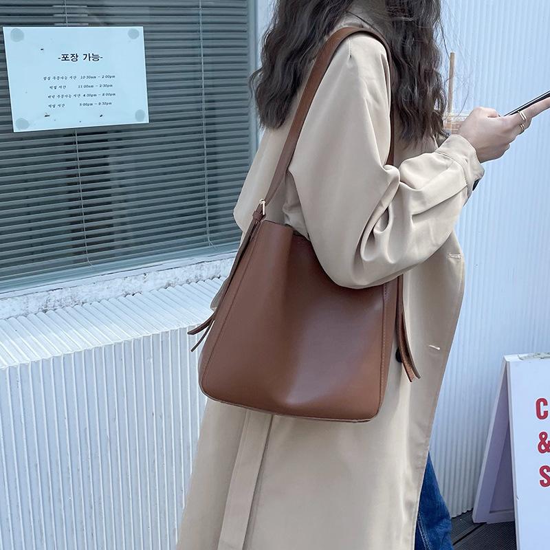 Ретро-сумка большой вместимости для женщин, новая модная и трендовая сумка-ведро, французская сумка-мешок подмышкой, универсальная сумка через плечо