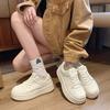 Корейская версия маленьких белых туфель женские кеды осень 2025 новинка круглый носок толстая подошва на платформе низкий верх повседневная обувь женская с