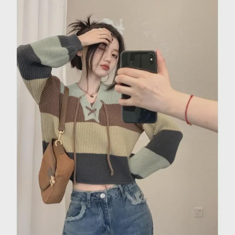 Женский полосатый теплый вязаный свитер: Длинный рукав, свободный крой, универсальный короткий топ на весну 2024 г.