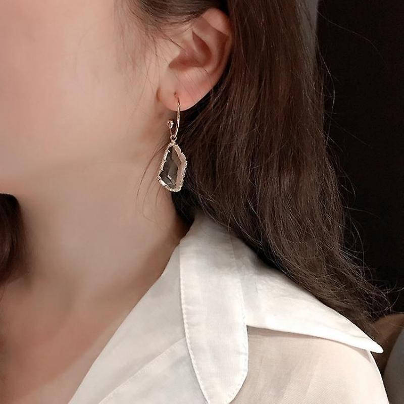 Красивые серьги из прозрачного хрусталя