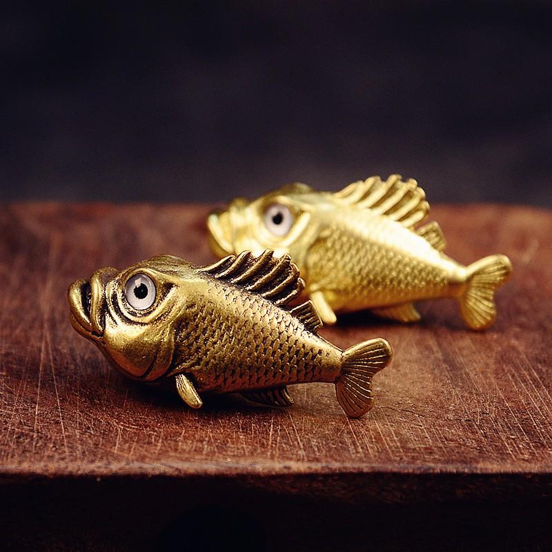 Antique-Style Brass Deep Sea Ancient Fish Ornament Handheld Decor Keychain Vintage Collectible