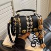 Fashionable Small Batch Diamond Check Handbag 2023 New Winter Shoulder Crossbody Bag