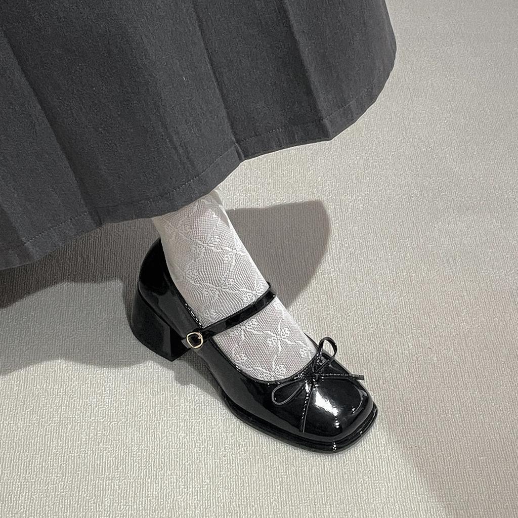 Red Retro Premium French Thick Heel Light Mouth Single Shoes Women's Summer 2025 New with Skirt Versatile Mary Jane Shoes