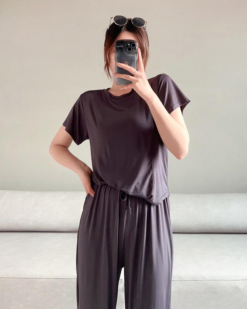 Женская футболка из модала с коротким рукавом - модная, универсальная, стройнящая летняя блузка