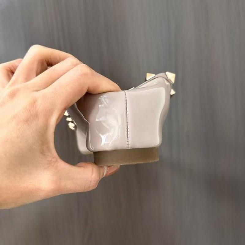 2025 Женские туфли-балетки с острым носком Весна Осень Заклепки Классические женские балетки Черные На все случаи жизни Мягкие туфли-лодочки Женская обувь