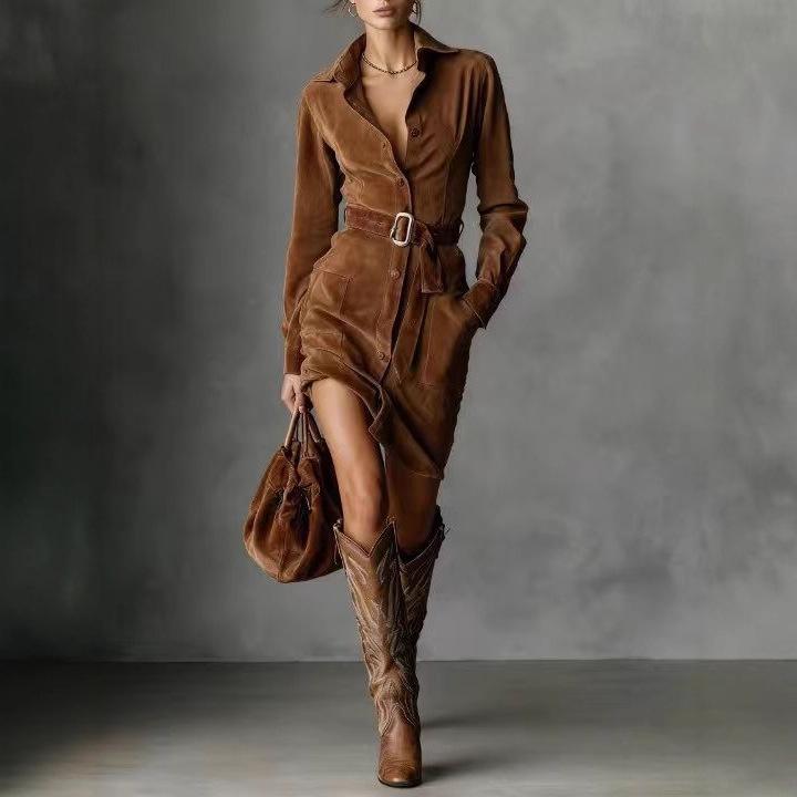 Женское мини-платье-рубашка из замши с воротником, длинным рукавом, пуговицами и поясом, облегающего кроя, с завышенной талией
