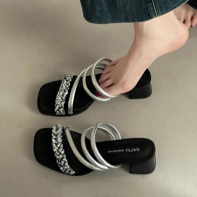 Модное и универсальное чувство дизайна, сандалии на толстом каблуке с ремешком-цепочкой и стразами, женские летние 2025, новые, два варианта носки, открытые прохладные шлепанцы