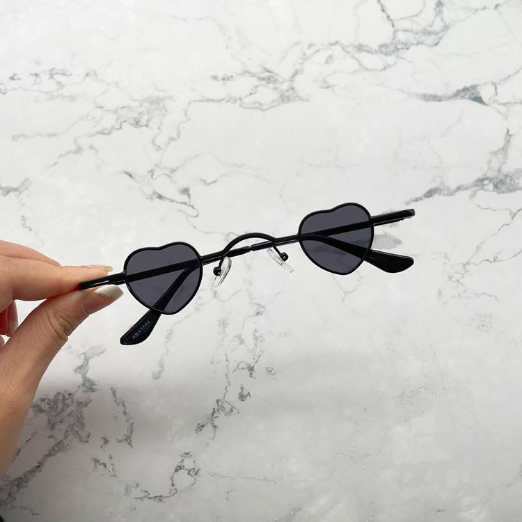 Мини маленькие очки мужские модные хип-хоп солнцезащитные очки маленькие любовь ретро смешные маленькие оправы глаз персонализированные солнцезащитные очки женские