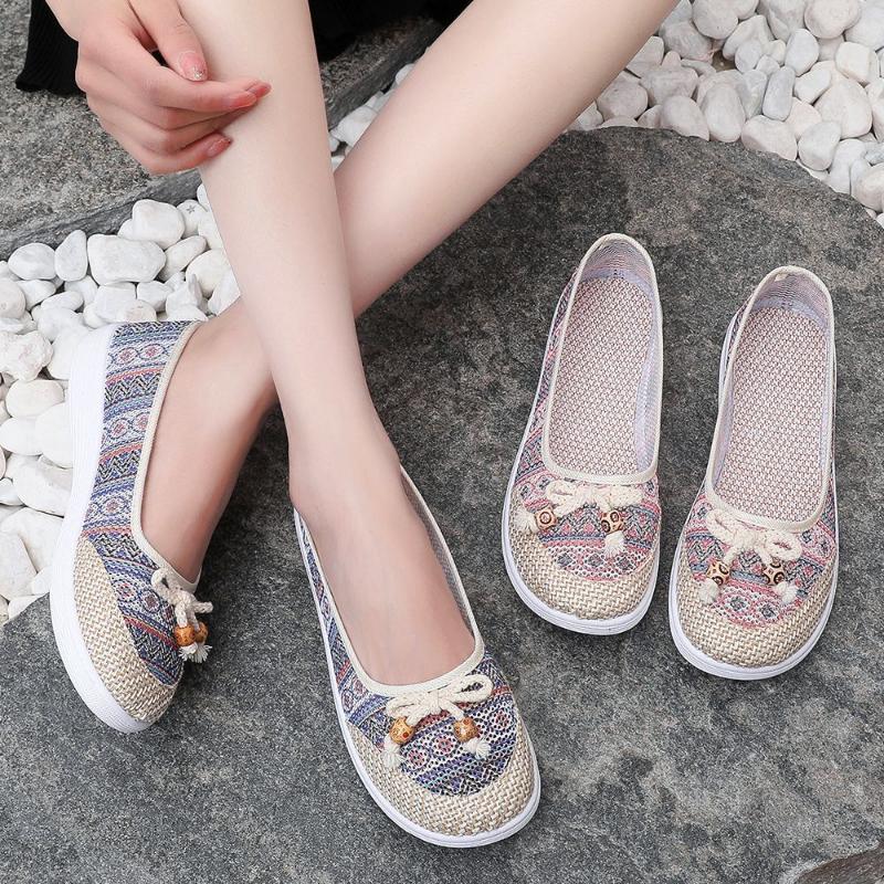 Hollowed Out Cloth Shoes Women Soft Bottom Anti Slip Flat Bottomed Mother Shoes Ventilation Work Shoes Retro Ethnic Style Simple Casual