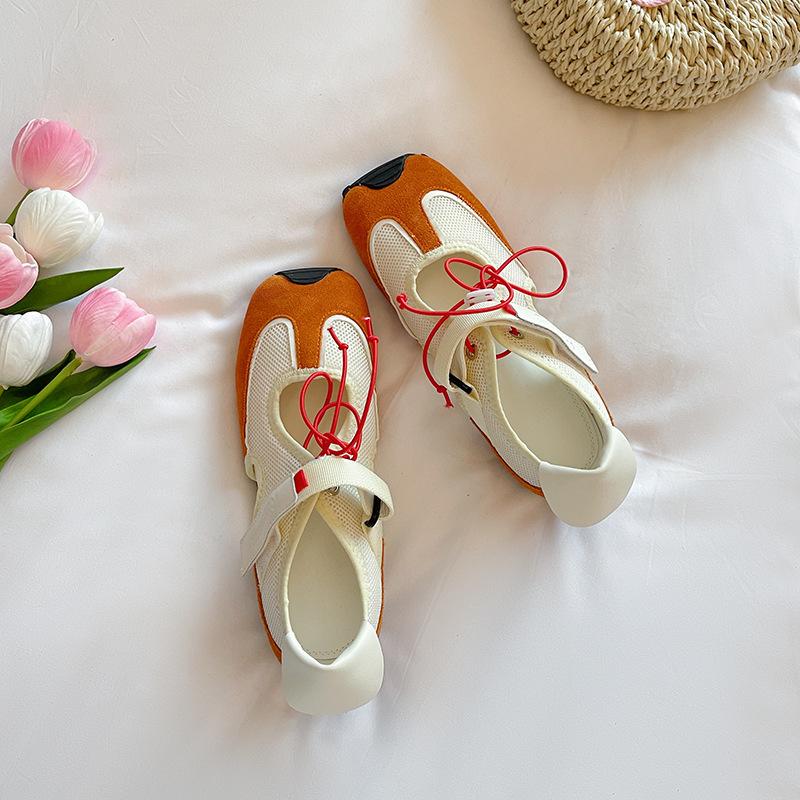 Французские туфли Мэри Джейн с мелким вырезом женские 2025 лето новая кожа полые спортивные повседневные модные балетки