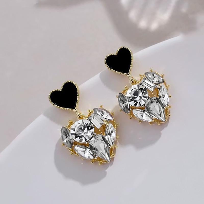 «Серьги-бантики из серебряных игл с жемчугом и цирконием»: Нишевый дизайн, стильный и универсальный, легкий роскошный аксессуар высокого класса.