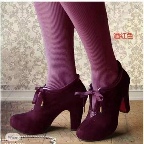 Женские туфли на высоком каблуке — это простые и удобные туфли большого размера с толстым каблуком, однотонные, с низким верхом, универсальные, на все времена года.