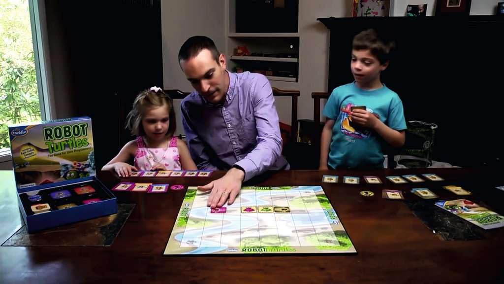 ThinkFun 76431 Игра, развивающая навыки программирования. В комплект входят инструкции на японском языке. Возраст от 4 лет. ThinkFun "Роботы-черепахи"