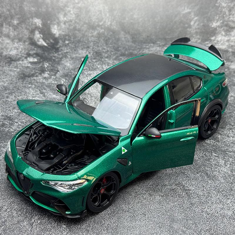 Ббураго 1:18 Альфа Ромео Джулия Гтам Спортивный Автомобиль из Сплава Модель Металлические Транспортные Средства Модель Автомобиля Высокая Симуляция Коллекция Детская Игрушка Подарок