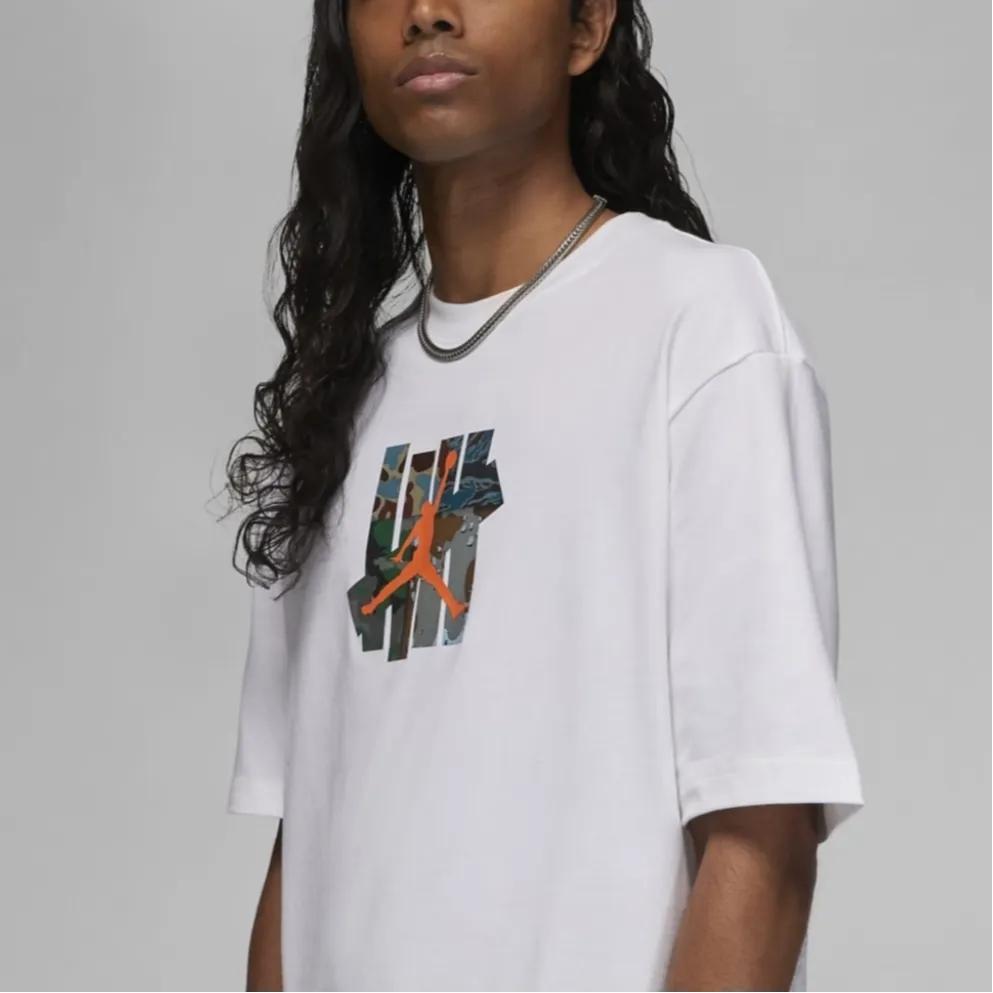Jordan Strikes Tee (Unisex) T-Shirts DX4304 100