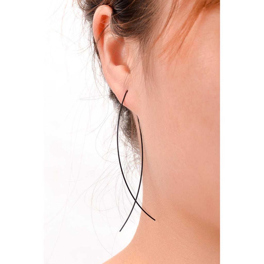 Простые бронзовые серьги в виде рыбы. Цвет: золото, серебро, черный. Материал: металл