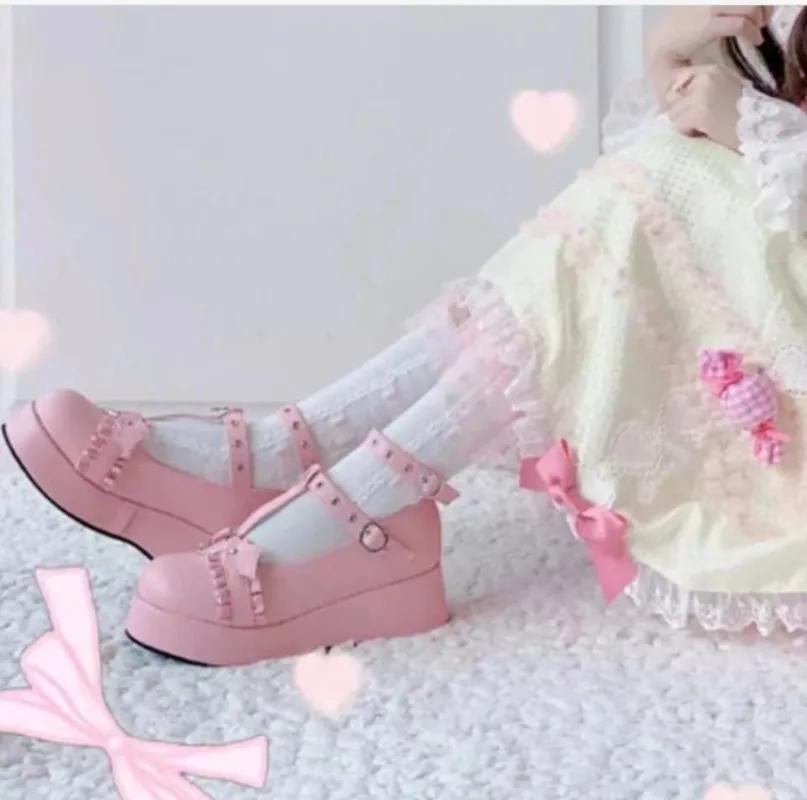 Милые туфли в стиле Лолиты с пряжкой в форме сердца, женские туфли Мэри Джейн на платформе из лакированной кожи, женские туфли-лодочки с металлическими украшениями на толстом каблуке