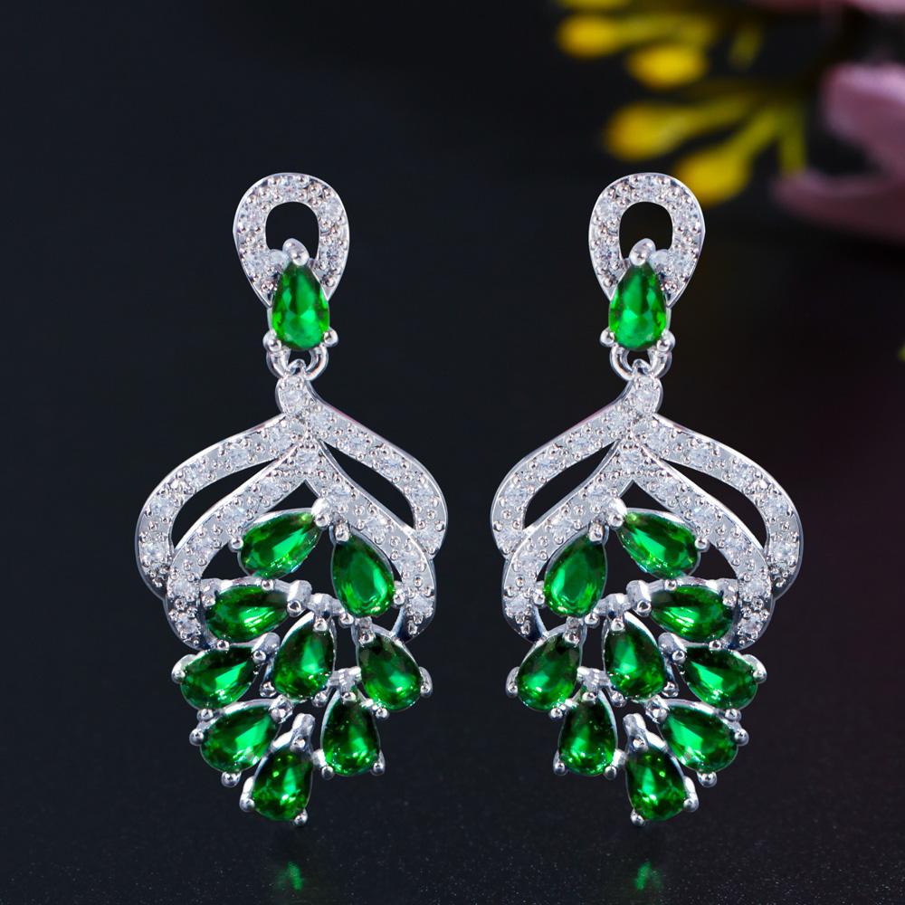 Серьги-капли CMM в форме виноградного цветка изумрудно-зеленого цвета с цирконием