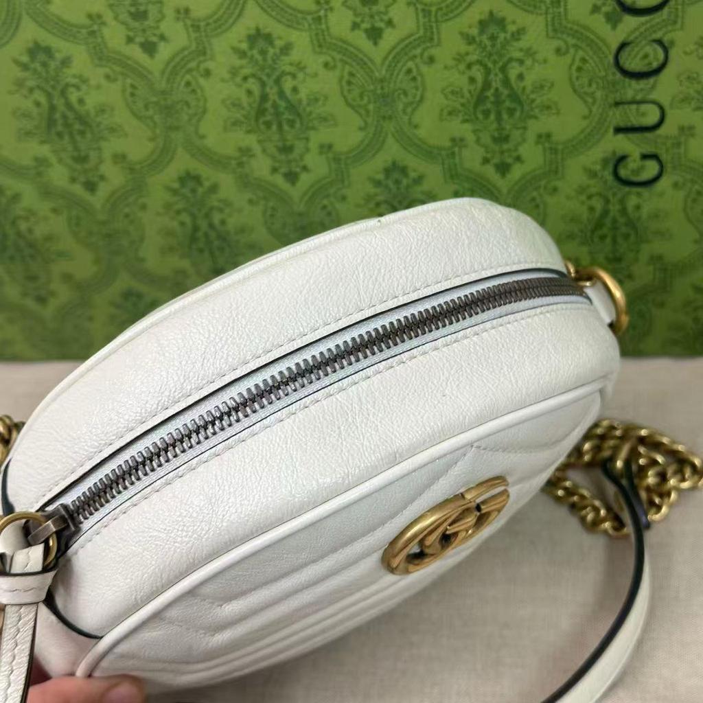 [Pre-Owned] GG Marmont Series Logo Quilted Chain Leather Mini Round Bag - Excellent #TR9T67