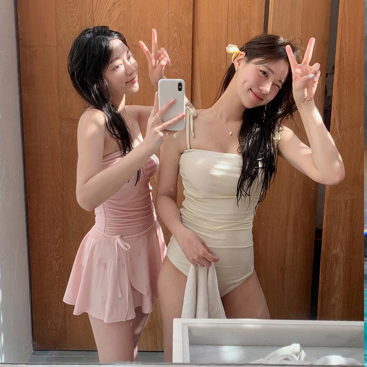 Вдохновленный корейским стилем однотонный комплект бикини и накидка: Шикарный, Стройнящий и Стильный Купальник для Женщин