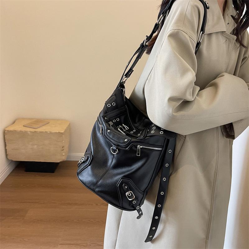 Горячие Девушки Винтажная Сумка-Ведро Большой Вместимости Черная Панк Готика Заклепки Мотоциклетная Сумка Через Плечо Сумка-Тоут из Искусственной Кожи Сумка Кроссбоди CLE