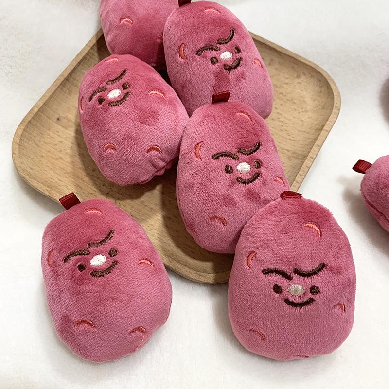 Забавный красный картофель Плюшевый брелок - Милый и мягкий аксессуар для снятия стресса для рюкзаков