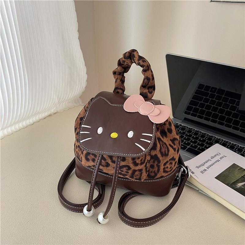 Мини-рюкзак Hello Kitty с нейлоновым материалом и бантом-бабочкой для повседневного использования
