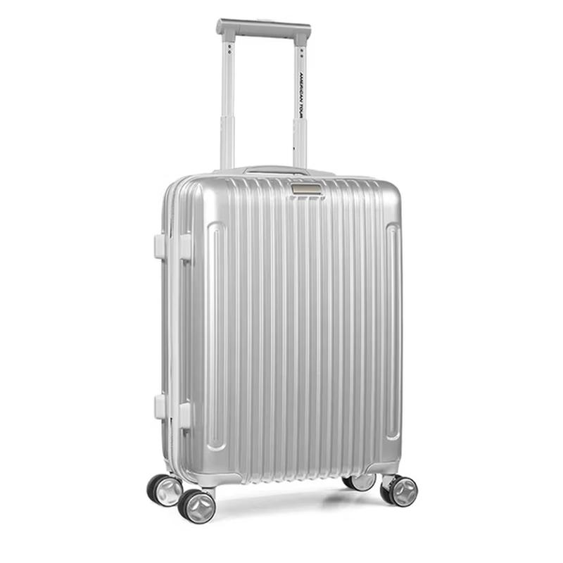 Легкий чемодан American Tourister с жестким корпусом