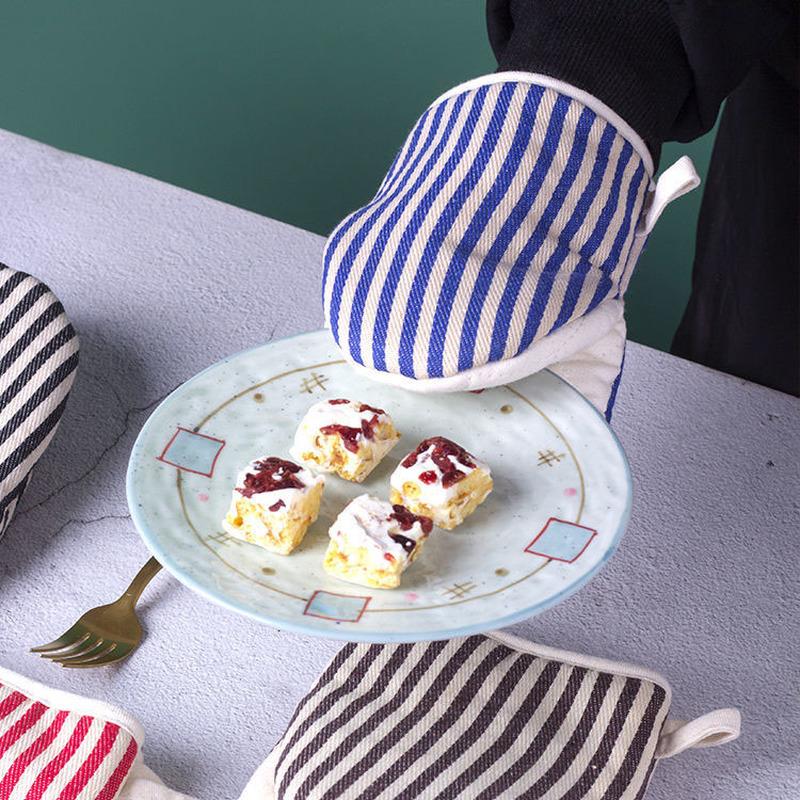 1 Pc Striped Simple Household Kitchen Oven Mitts High Temperature Insulation Microwave Gloves Thick Anti Scalding Baking Glove