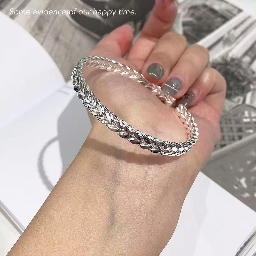 Открытый браслет-манжета "Колос пшеницы" серебристого цвета - Дизайн "Колос Мира", Модный и Универсальный Роскошный Аксессуар