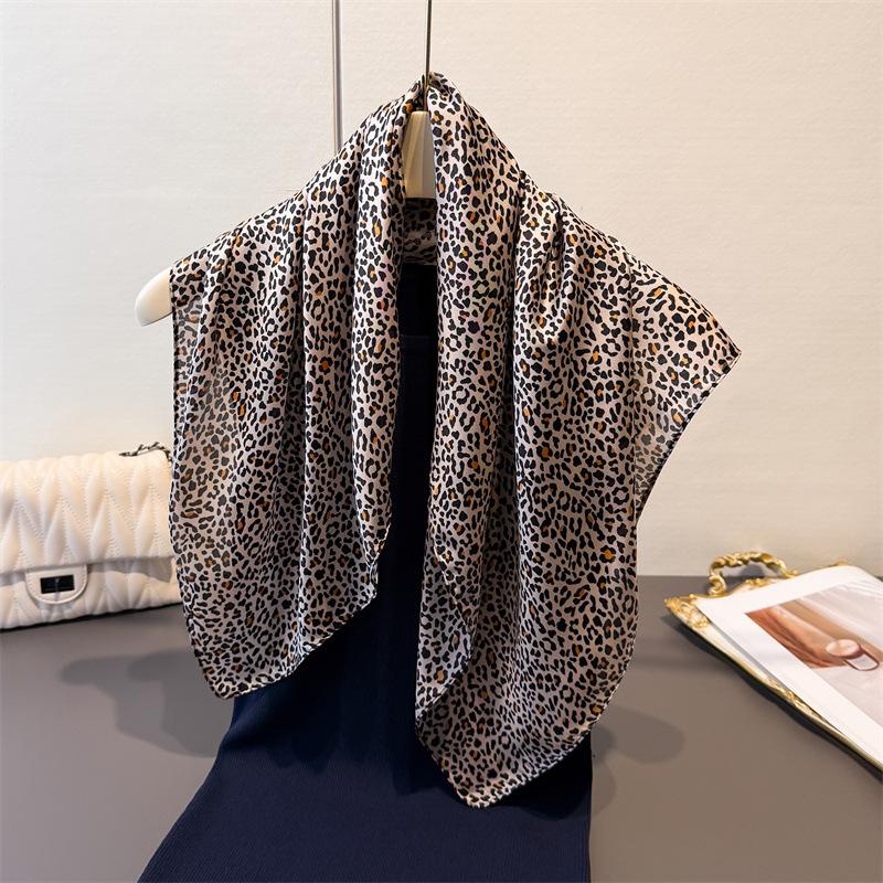New Fashionable Bandanas Imitation Silk 70*70cm Temperament Square Scarves Women Spring/Summer Soft Satin Leopard Print Scarf