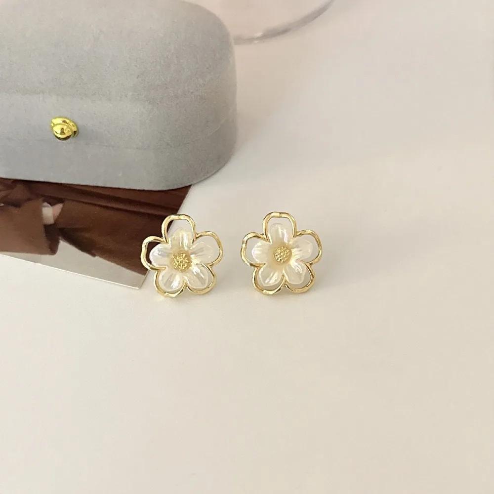 Милые Нежные Двухслойные Серьги-Гвоздики с Цветами из Ракушек для Женщин Изысканные Модные Корейские Серьги Пирсинг Украшения Подарок на Дружбу