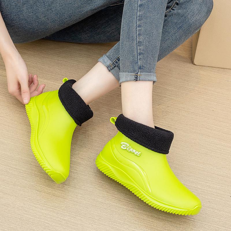 2025 Мужские водонепроницаемые низкие модные резиновые сапоги: Нескользящий и легкий для использования на улице и на кухне