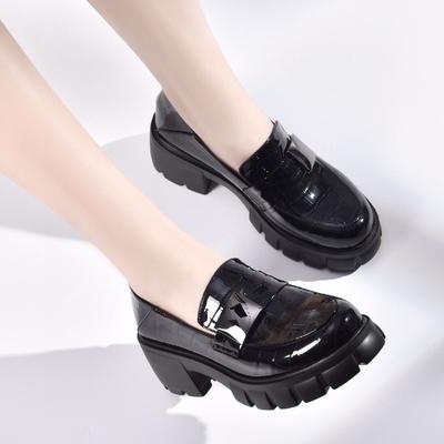 Лоферы женские 2025 весна новые на толстой подошве обувь-маффины первый слой коровьей кожи лакированная одинарная обувь квадратная пряжка закрытая нога маленькие кожаные туфли