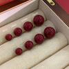 Простые красные круглые серьги с бусинами для женщин с универсальным белым и модным темпераментом. Серьги разных размеров