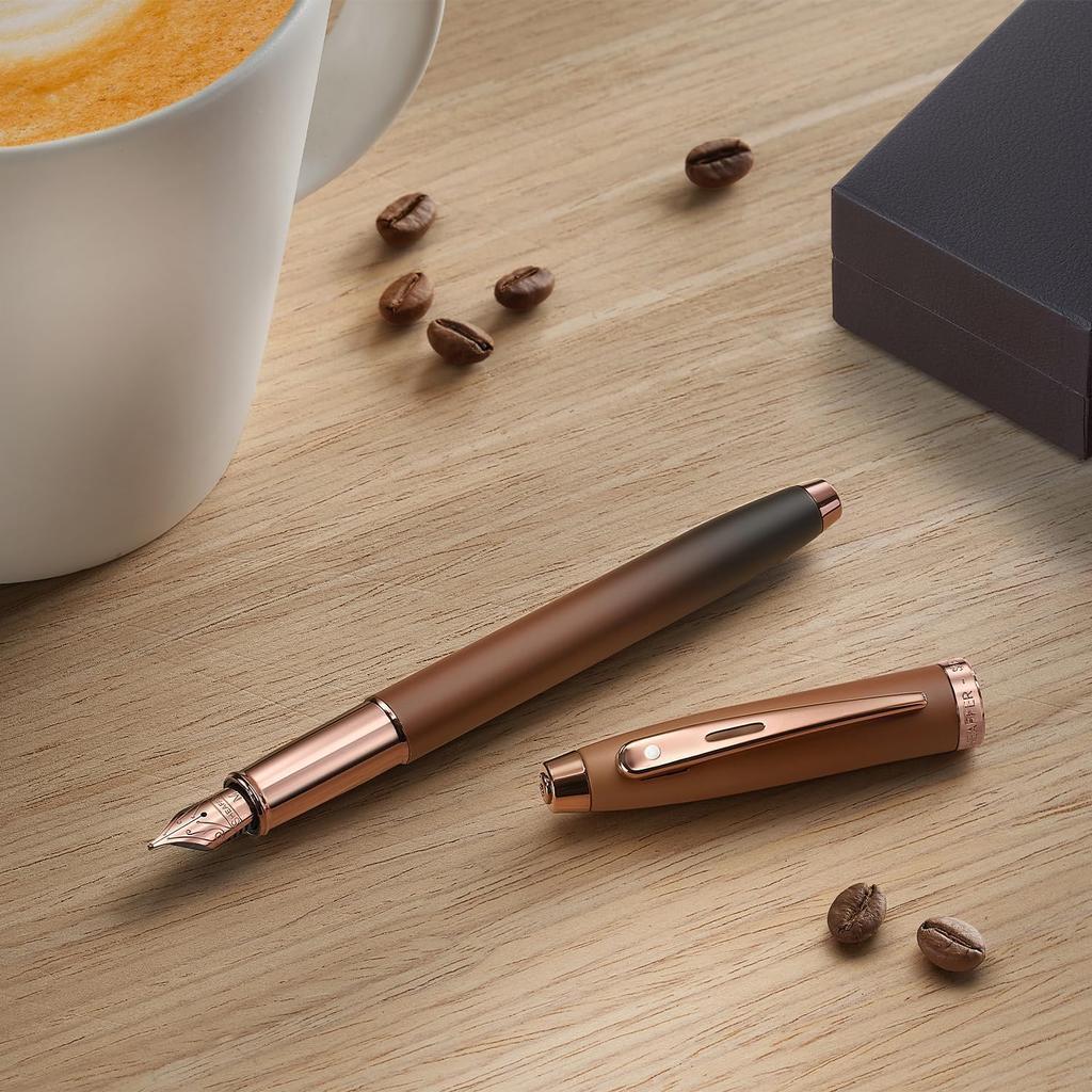 Sheaffer 100 9374 Кофейное издание Матовый коричневый перьевой ручки с Королевским коричневым PVD-полосой и Белой точкой превосходства Тонким пером -