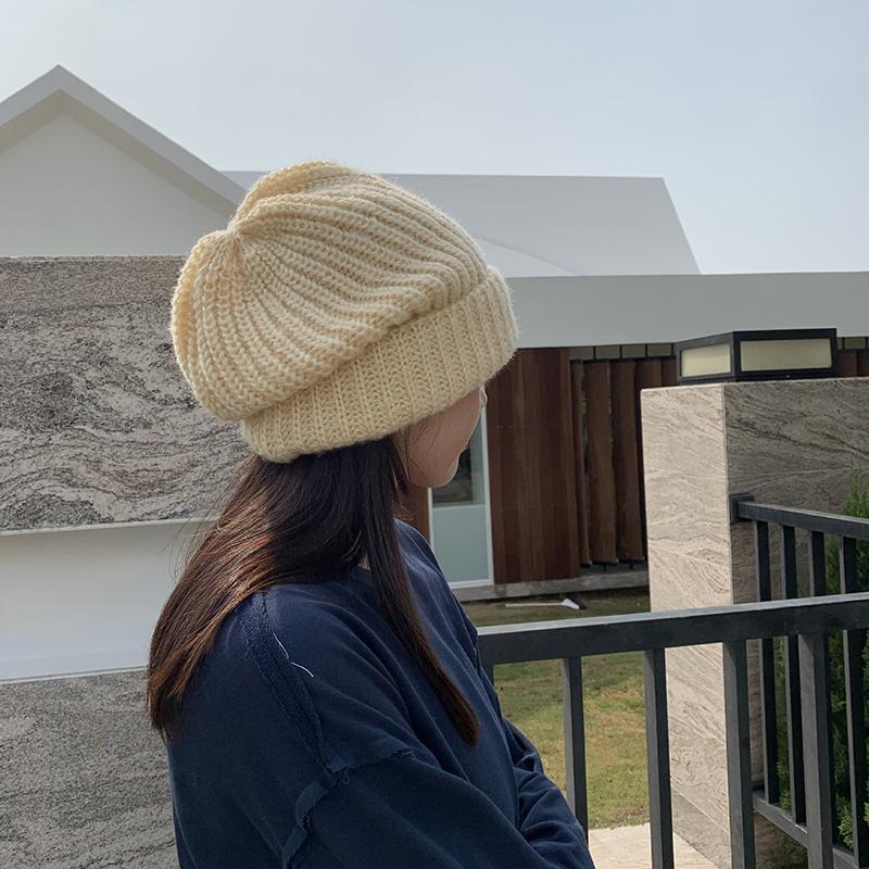 2025 японская шерстяная шапка женская осенне-зимняя вязаная шапка теплая защита ушей большая головка свободный ворс шапка