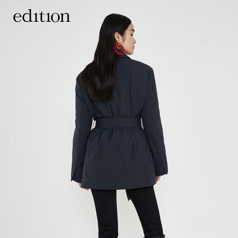 Женская зимняя куртка-пуховик с лацканами и поясом