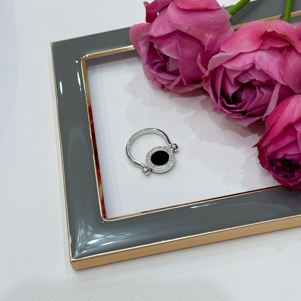 Серебряное кольцо с натуральным ониксом, вес изделия 4,49 гр (2175544)