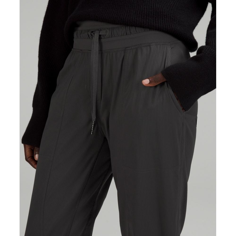 Lululemon Танцевальная студия Брюки укороченные со средней посадкой Графитовый серый