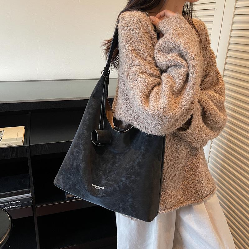 Винтажная сумка-тоут женская большой вместимости 2025 новая осенне-зимняя универсальная простая сумка через плечо повседневная рабочая сумка для поездок на работу