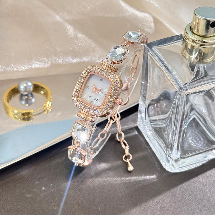 Прямоугольные часы-браслет с перламутровым циферблатом и простым кварцевым механизмом, сверкающие, с маленькими кубиками сахара, застежкой-лобстером, регулируемые женские часы