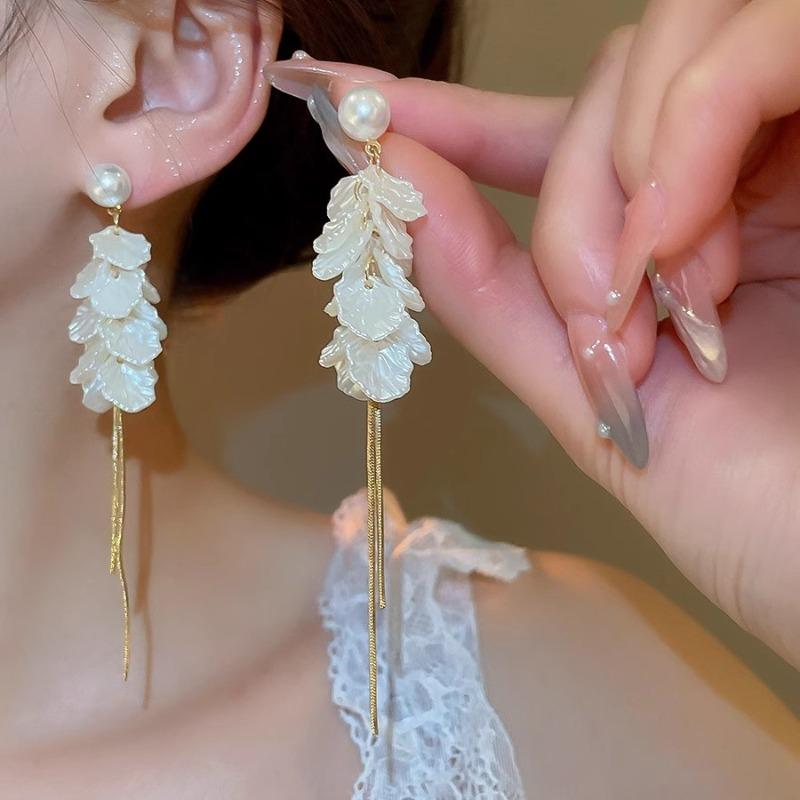 High-end French Super Fairy Pearl Flower Fringed Earrings Women's Light Luxury Temperament Earrings Retro Petal Exaggerated Earrings
