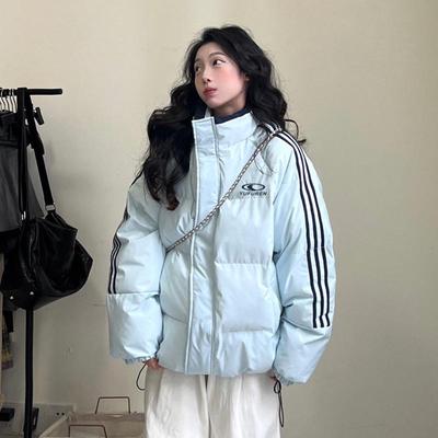 Женская зимняя хлопковая куртка в полоску с воротником-стойкой 2025